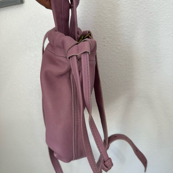 Madewell The Piazza Leather Clinched Crossbody Bag in Vibrant Lilac - Picture 6 of 13